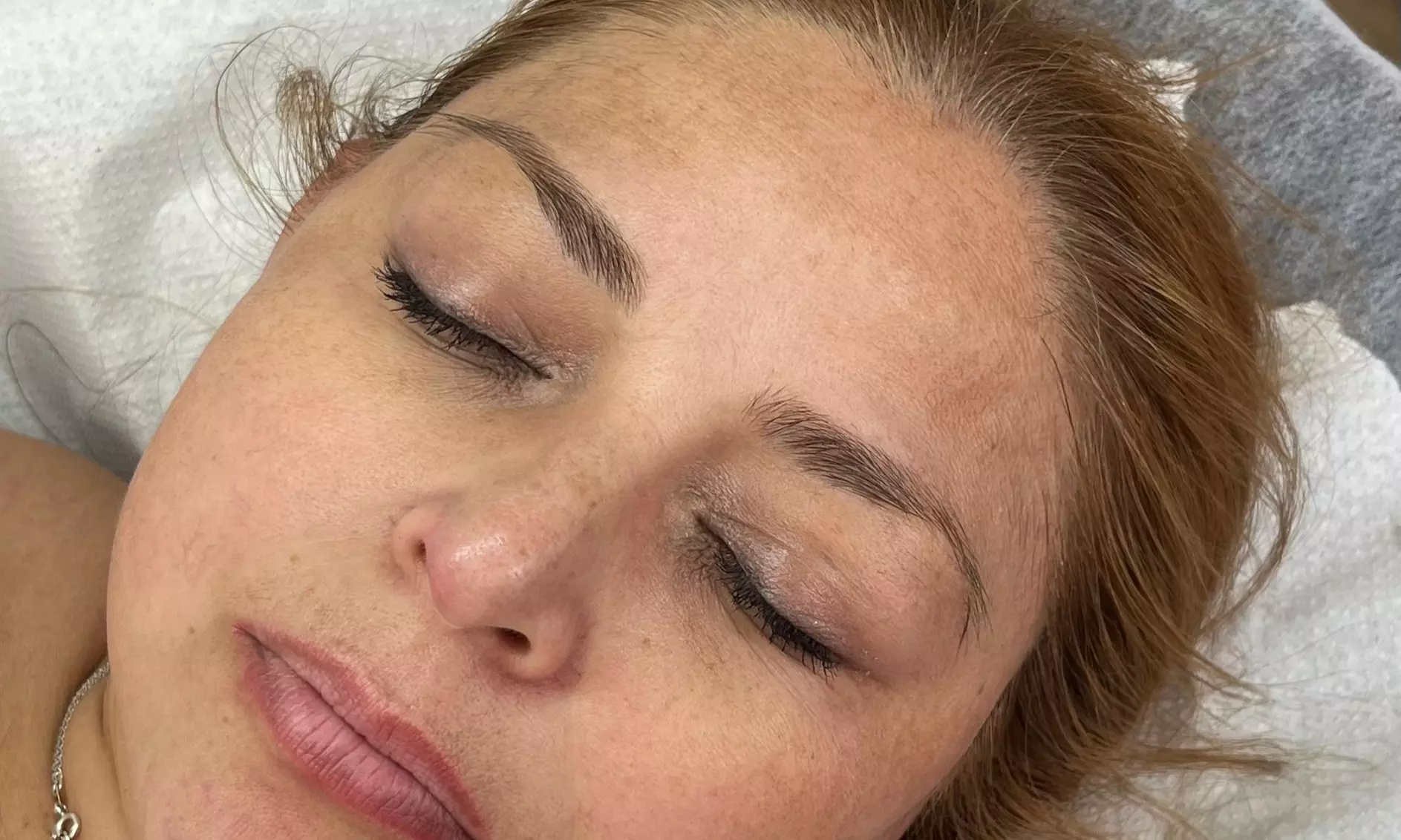 Microblading, micropigmentación o microshading de cejas o labios