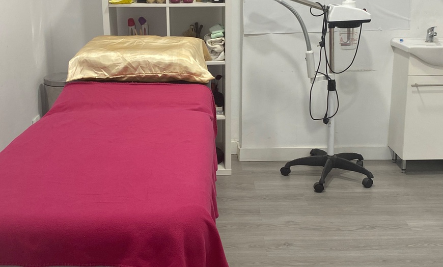 Image 9: 1 o 2 sesiones de tratamiento facial Dermapen y extras para 1 persona