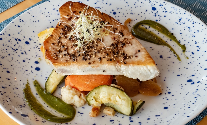 Image 2: Entrée, plat et dessert à la carte pour 2 ou 4 personnes