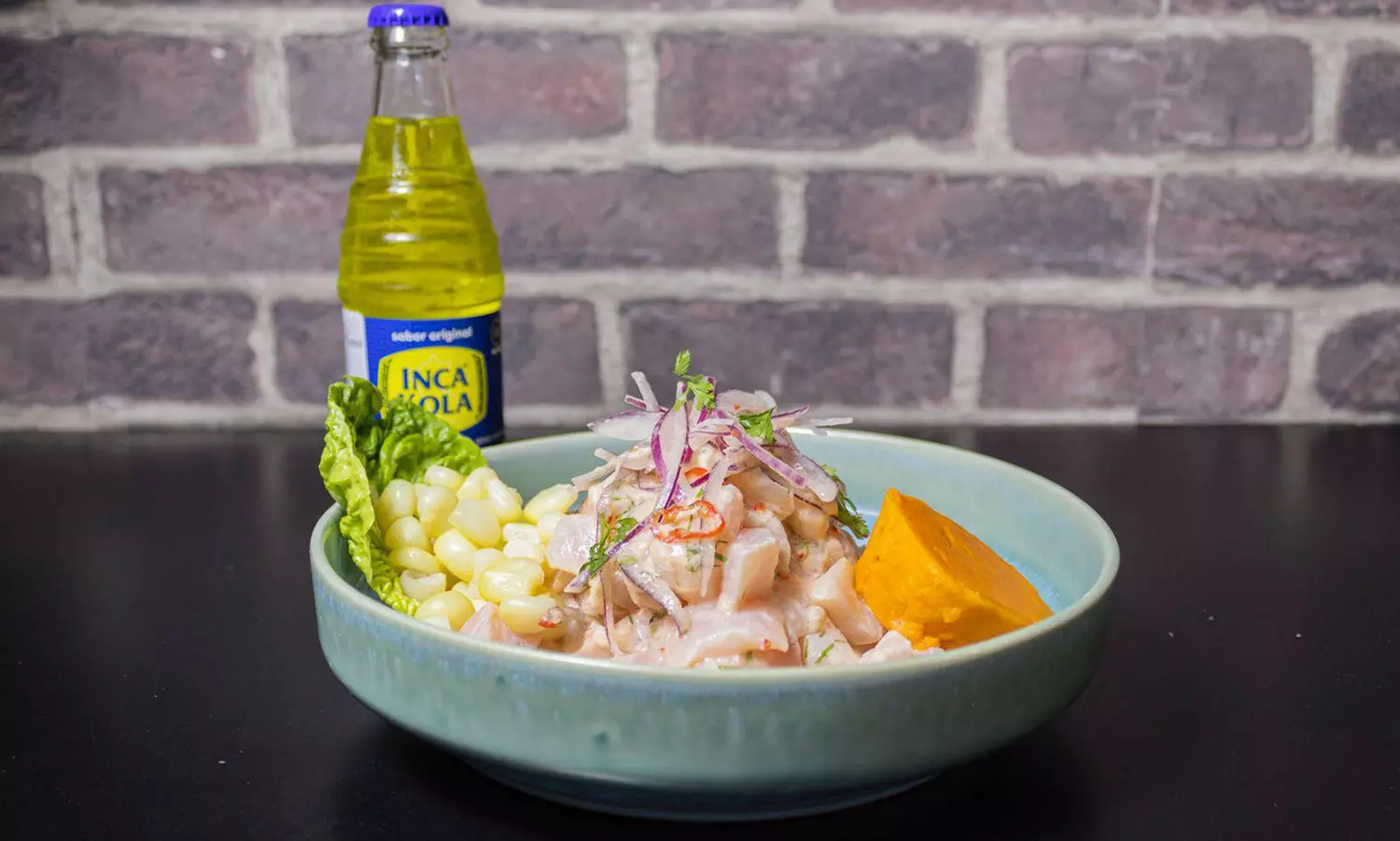 Menú para 2 o 4 personas con entrantes, principales, postre y bebida