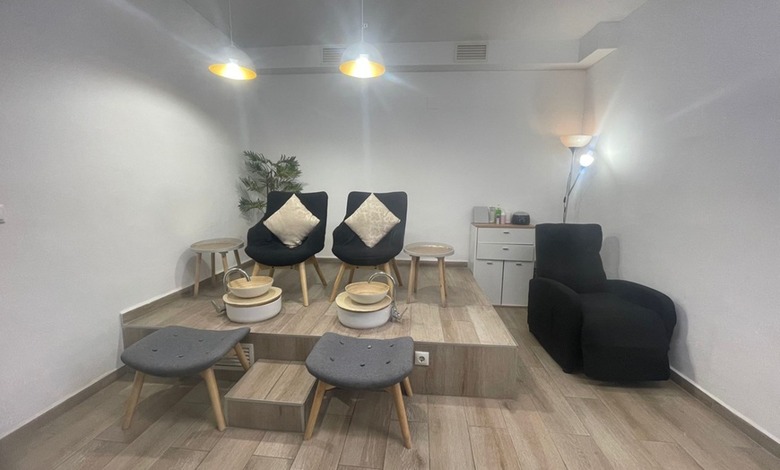 Image 10: Hollywood peeling con mascarilla de carbón activo y láser