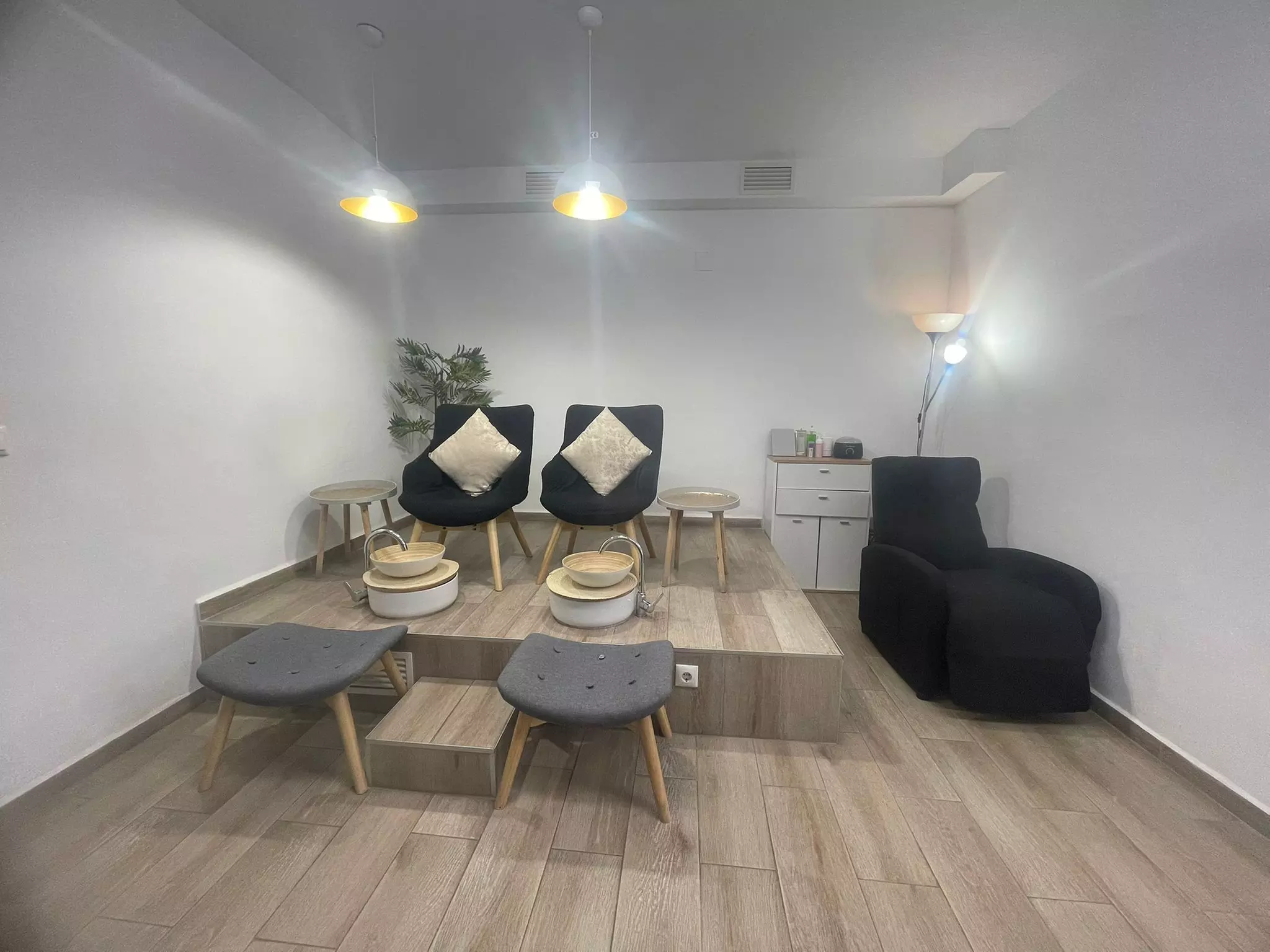 Hollywood peeling con mascarilla de carbón activo y láser