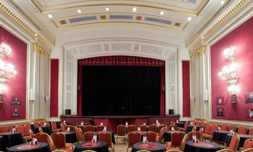 Image 3: "El monólogo de los 80s y 90s. ¡Ríe y canta!": entrada para 1 o 2