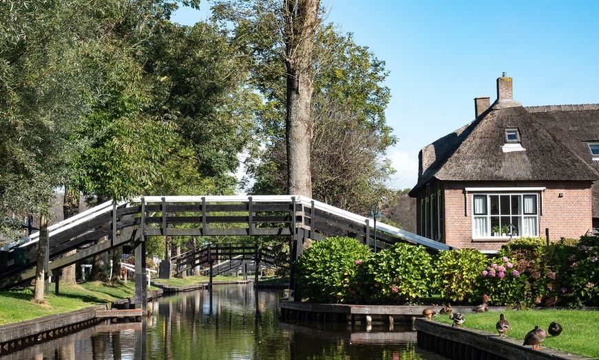 Image 5: Giethoorn Tour: vanuit Amsterdam in een Hop On Hop Off Holland bus