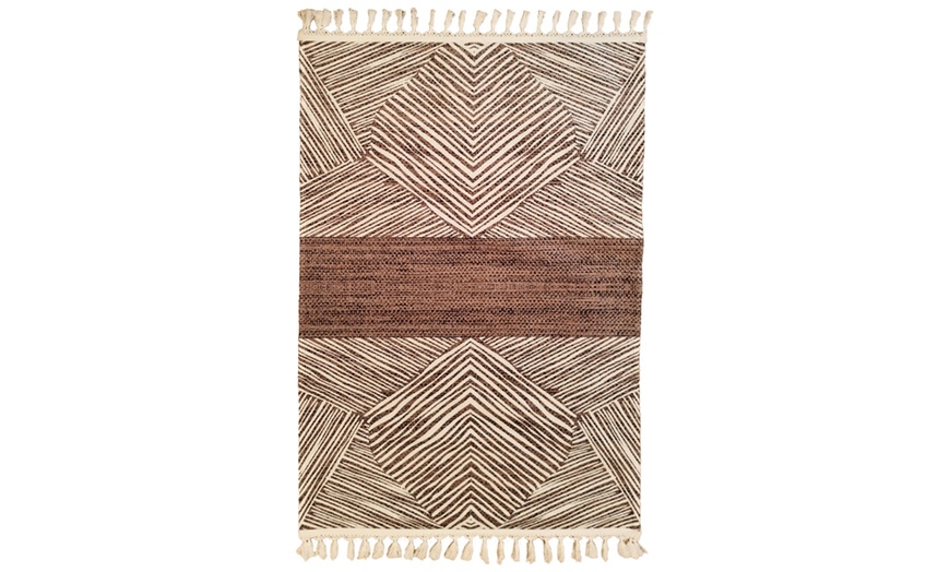 Image 11: Rechteckiger Teppich mit geometrischem Muster und Fransen