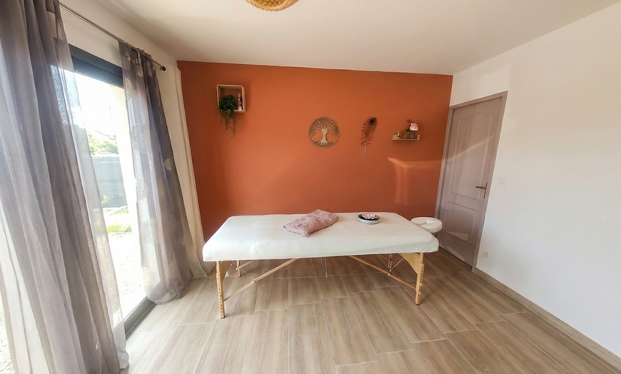 Image 2: Massage relaxant ou soin énergétique avec L'univers de L'aura