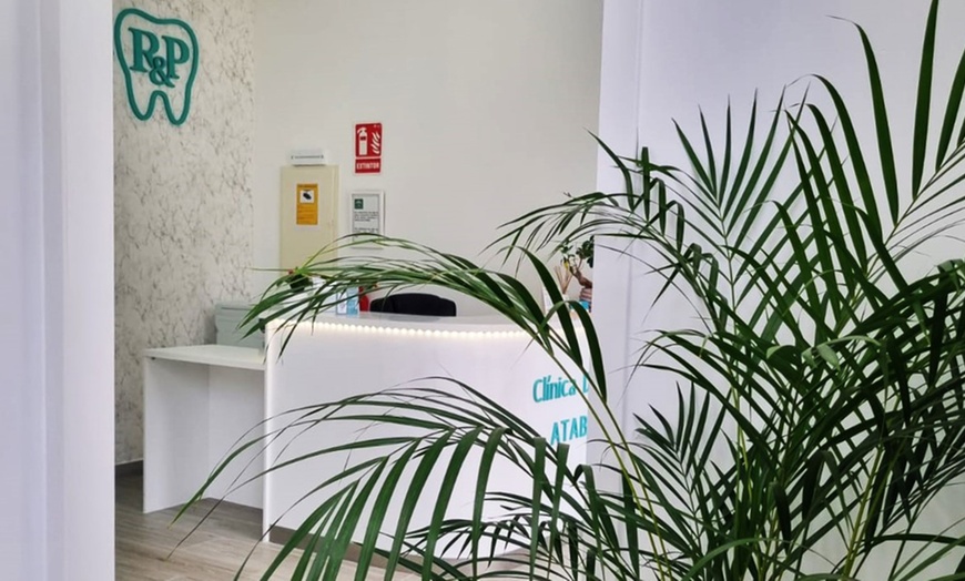 Image 5: Limpieza bucal, fluorización, revisión y opción a radiografía