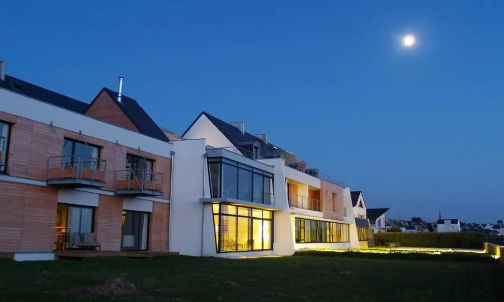 Finistère en 4* : chambre double avec balcon vue jardin, option pdj