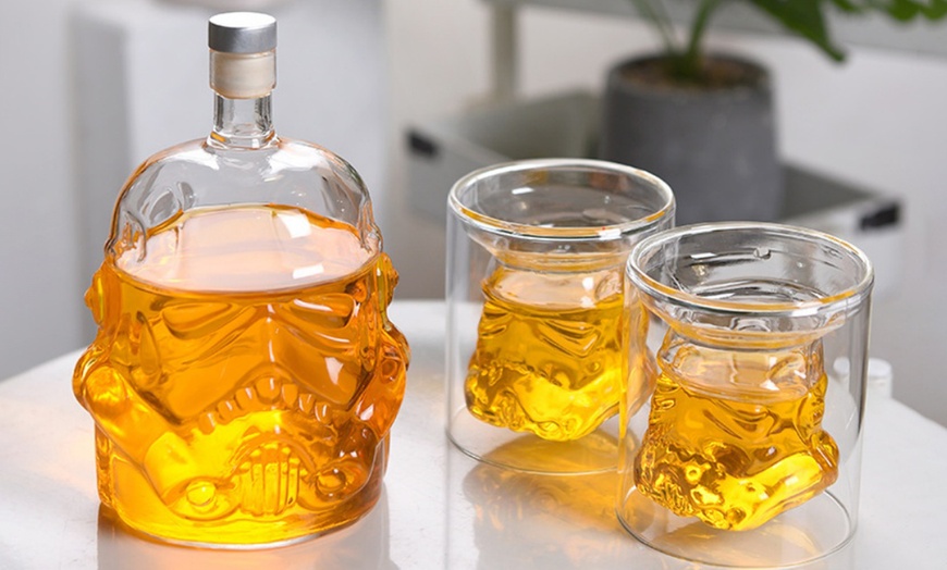 Image 8: Star Wars-Inspired Glass Whisky Decanter Set - 750ml 