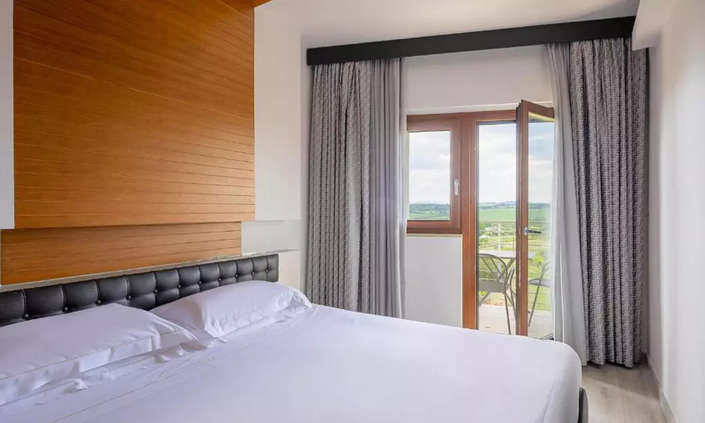 Siena 4*: camera Classic con colazione o mezza pensione, Spa e drink