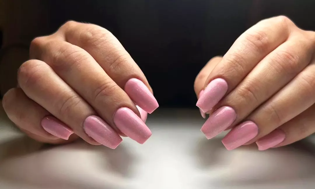 Winter-Nägel für Zwei: klassische Maniküre mit Shellack & Handcreme