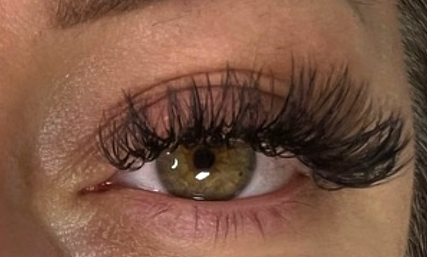 Image 1: Classic Lash Extensions or Lash Extensions with 3D or 6D Volumes 