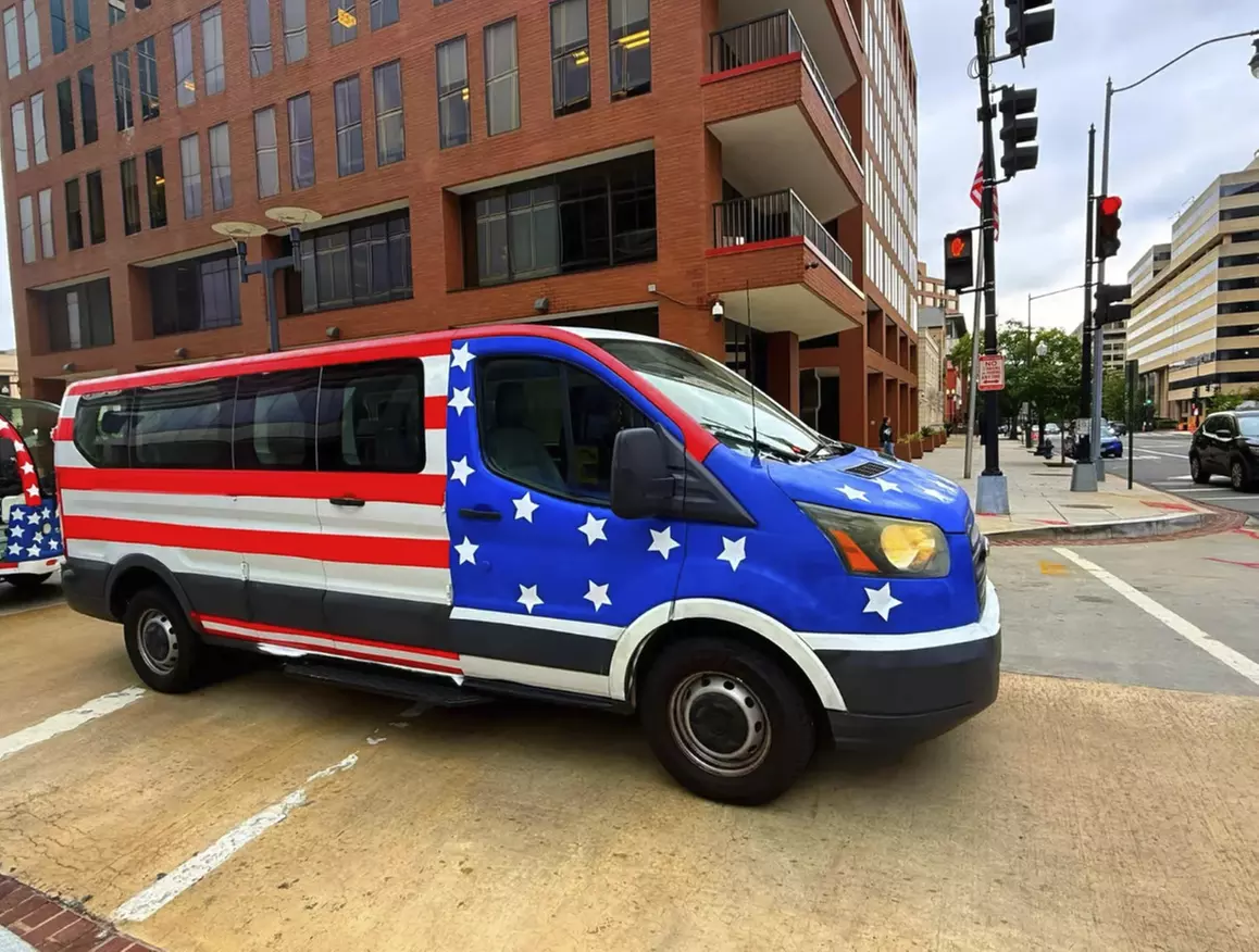 Maximize Your Sightseeing: D.C.'s Comprehensive Minibus Tour
