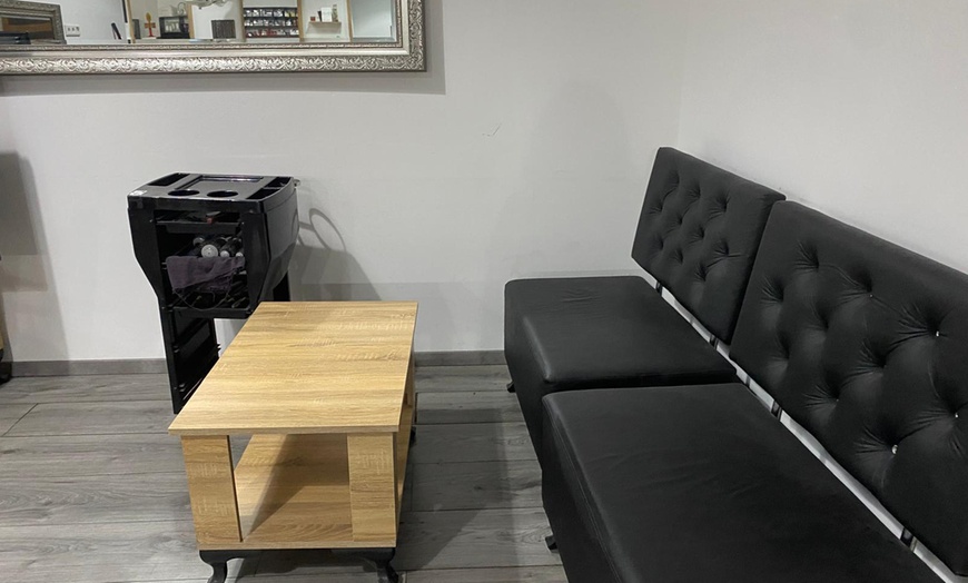 Image 4: Microneedling, Aqua Facial oder BB-Glow-Behandlung für 1 Person