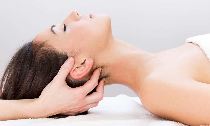 Image 2: Masaje craneofacial y cervical y opción a limpieza y radiofrecuencia 