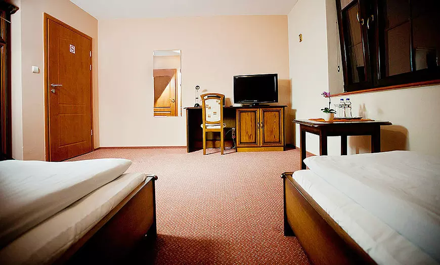 Image 2: Hotel nad Jeziorem