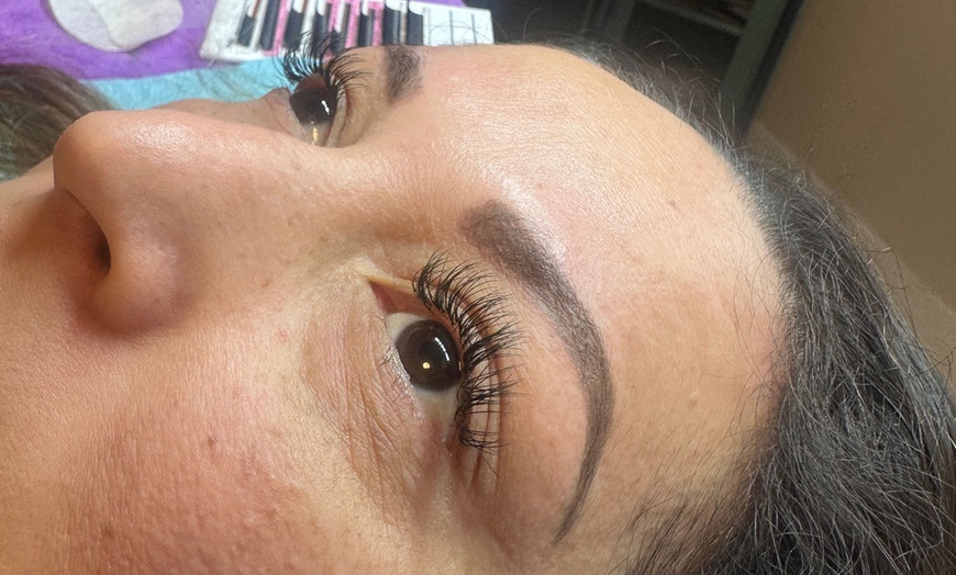 Image 3: Full Classic, Volume, or Hybrid Set Eyelash Extensions