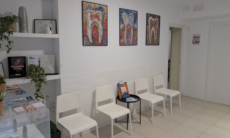 Image 3: Higiene dental completa, revisión y opción a curetaje de 1 o 2 arcadas