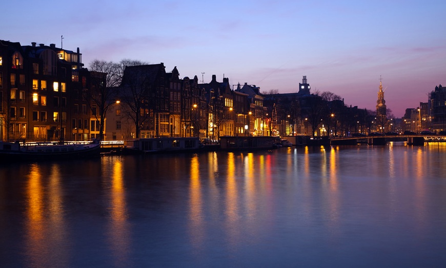 Image 4: Nächtliche Grachten-Rundfahrt in Amsterdam für 1 Erwachsenen / 1 Kind