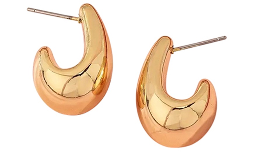 Image 4: One or Two Pairs of Gold Teardrop Earrings Lightweight Design