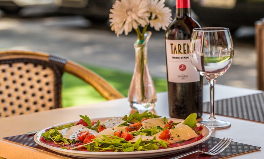 Image 8: Menú italiano para 2 o 4 con postre y bebida en el C.C. Plaza Mayor