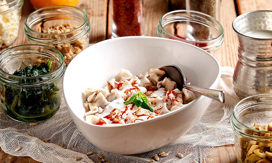 Image 2: Hausgemachte Manti inkl. Topping und Getränk für 1 bis 4 Personen