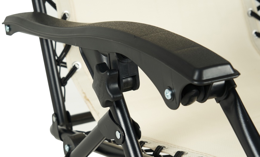 Image 7: Tumbona de exterior ligera y plegable