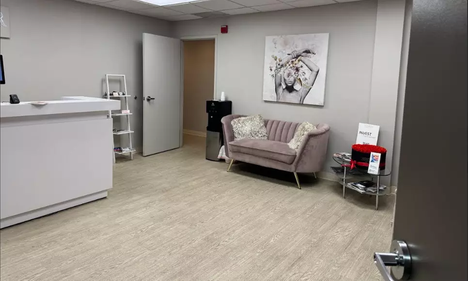 Experience Rejuvenating Facial Sessions of your Choice!