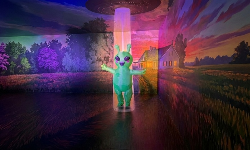 Image 4: Interdimensional Mini-Golf for Two Children or Adults & Art Experience