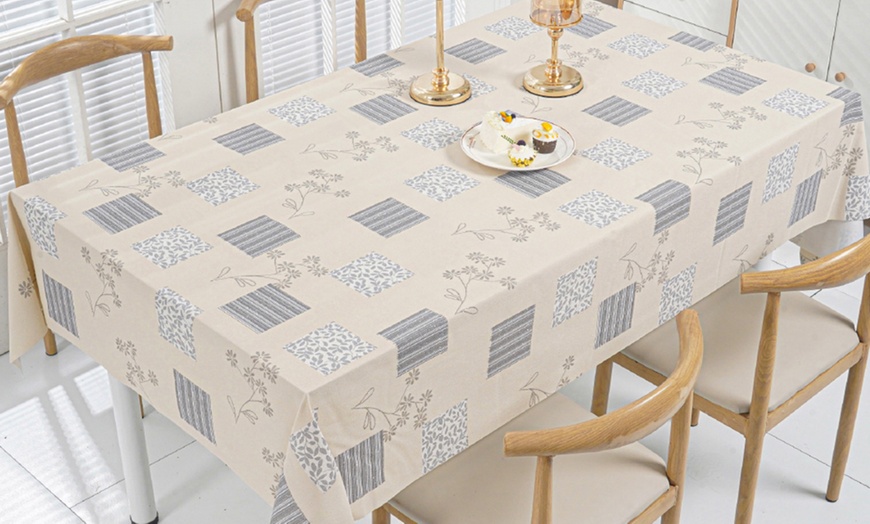 Image 4: Tovaglia Maniva floreale
