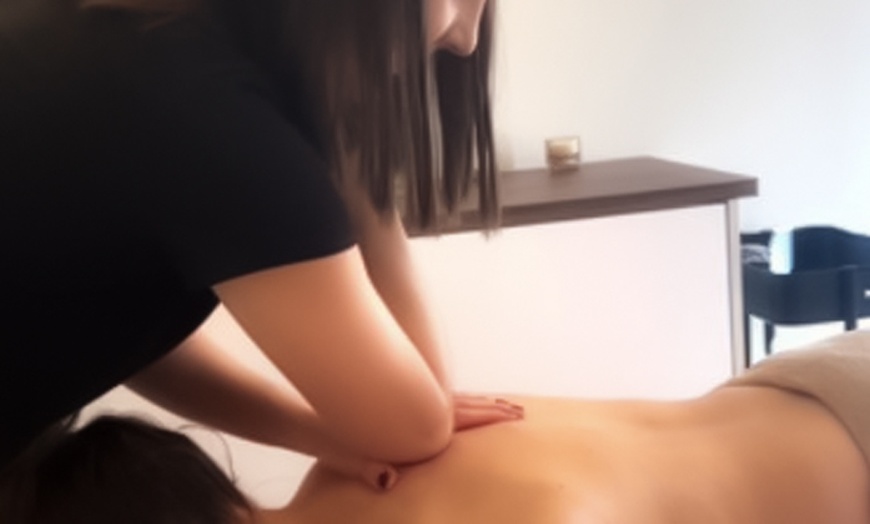 Image 2: Massage du visage Kobido ou massage du corps relaxant