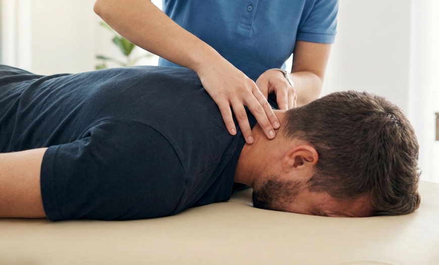 Image 2: Masaje descontracturante y relajante de cuello, espalda y cuerpo