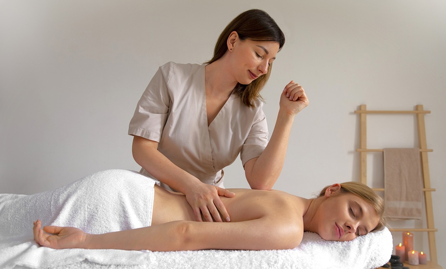 Image 6: Masaje corporal con opción a craneofacial para 1 persona