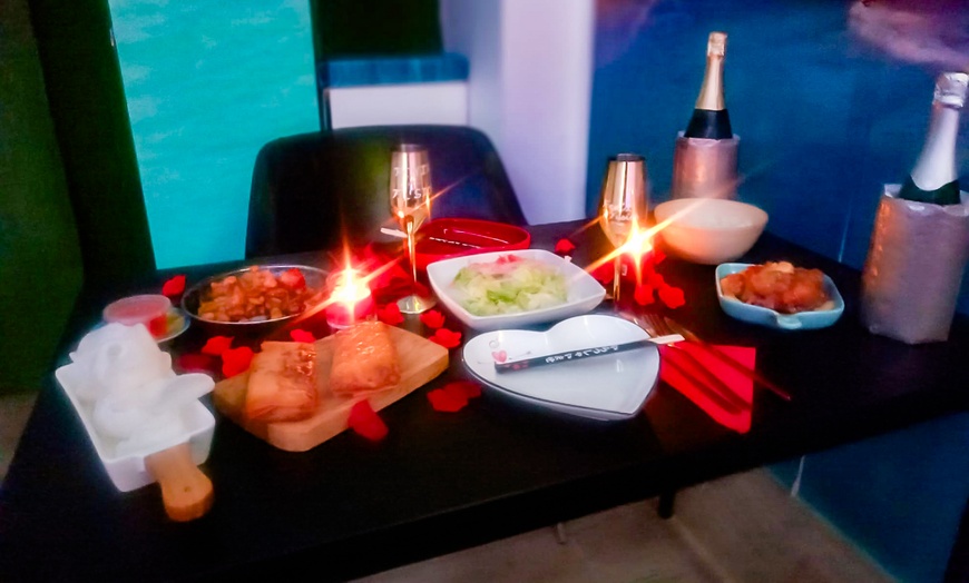 Image 5: Hidromasaje privado con comida o cena para 2 con cava y bombones