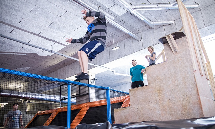 Image 12: Wejście na trampoliny, parkour i więcej
