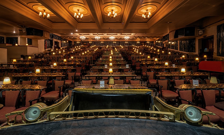 Image 4: 1 Bestplatzticket für „Im weißen Rössl“ im März und April