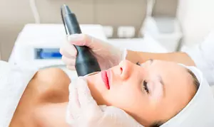 60 Min. Gesichtsbehandlung mit Hyaluron und Ultraschall im Zentrum für apparative Kosmetik Terma (bis zu 53% sparen*)