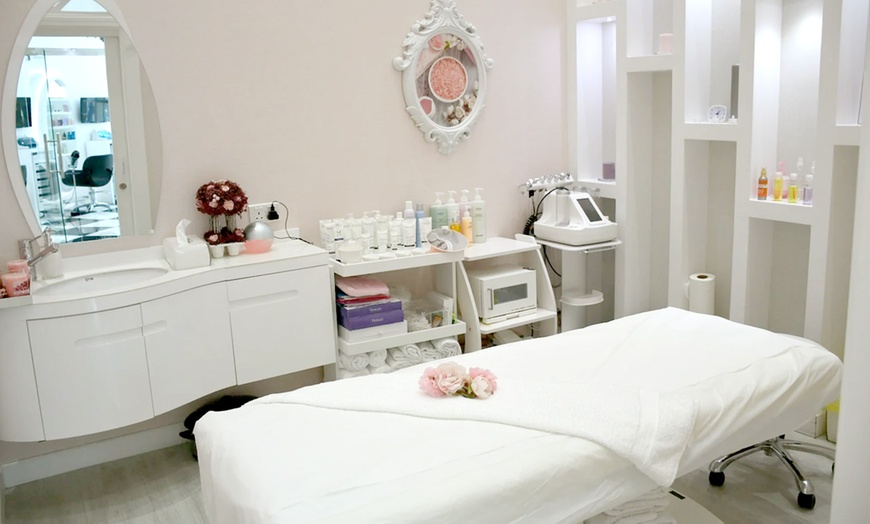 Image 2:  30-Minute One Session of Full Body Relaxation Massage For 1 or 2