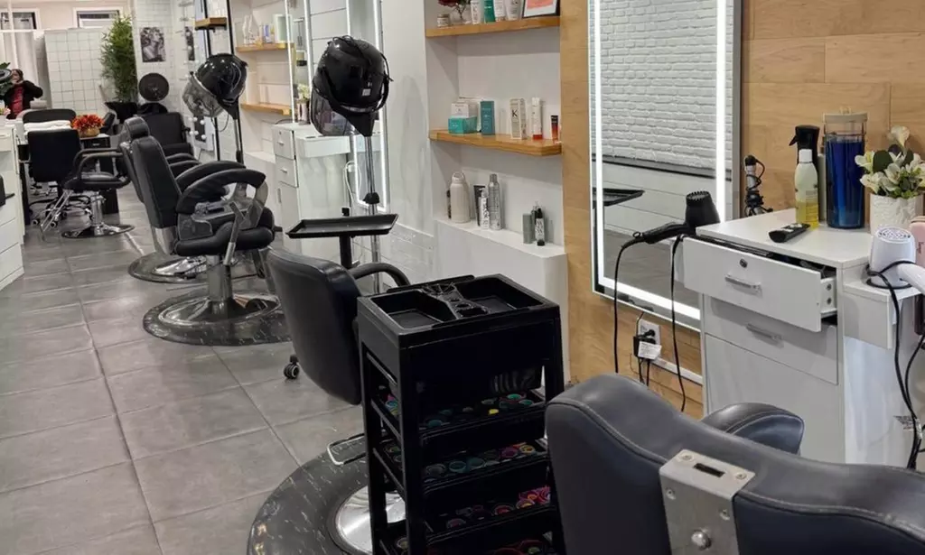 Transform w/ 1, 2 or 3 Eyebrow Threading & Tinting Session (1 person)