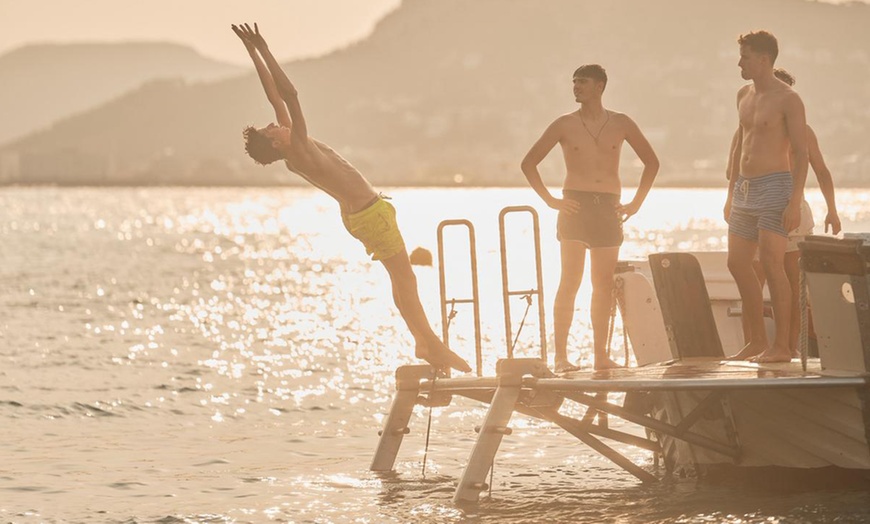 Image 6: Baño en las calas del parque Natural de les Illes Medes