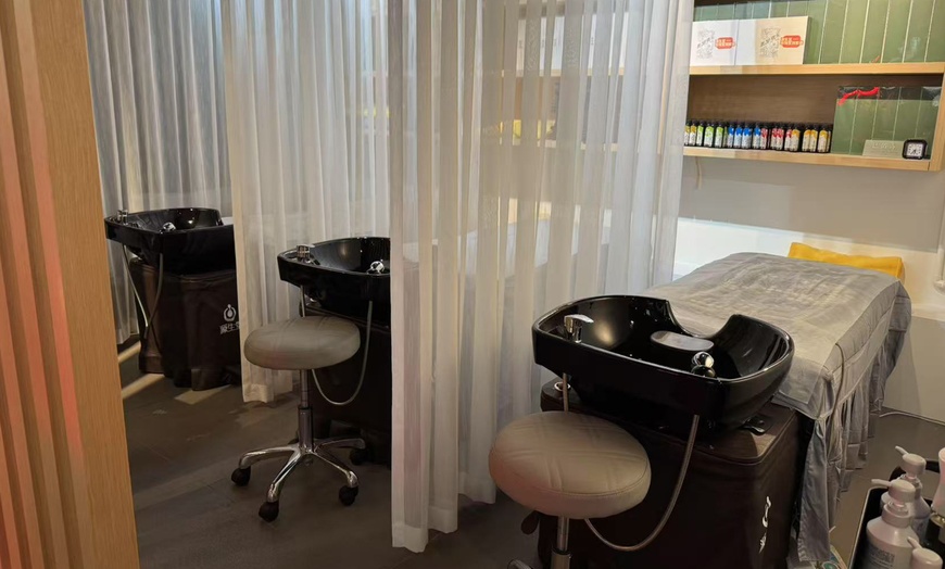 Image 2: 60Min Head Spa: Herbal, Hydroxyl Acid Nourishment or Ginger & Ginseng
