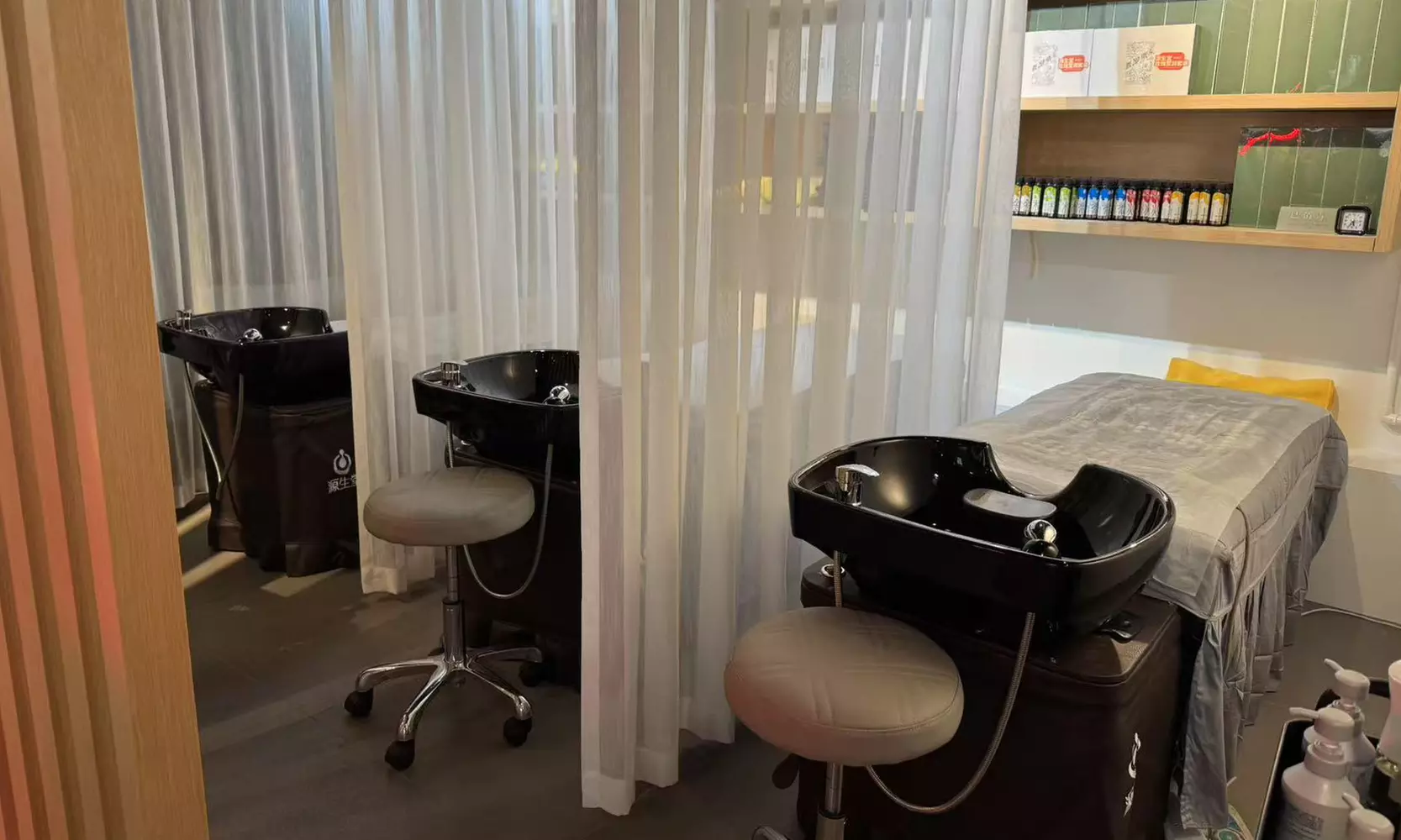 60Min Head Spa: Herbal, Hydroxyl Acid Nourishment or Ginger & Ginseng