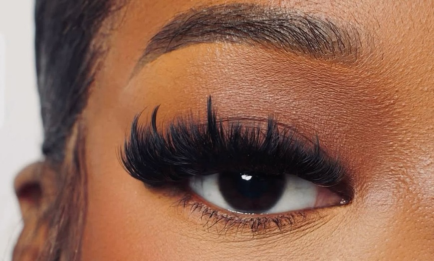 Image 1: Full Set of Classic, Hybrid or Volume Eyelash Extensions