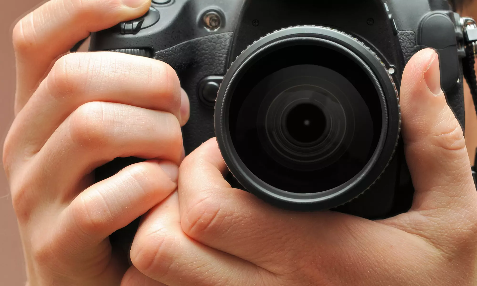 2.5 Hours Beginner Photography Classes and 2.5 Hours Photo Walks at Isla Studio (Up to 69% Off) - Primary Image