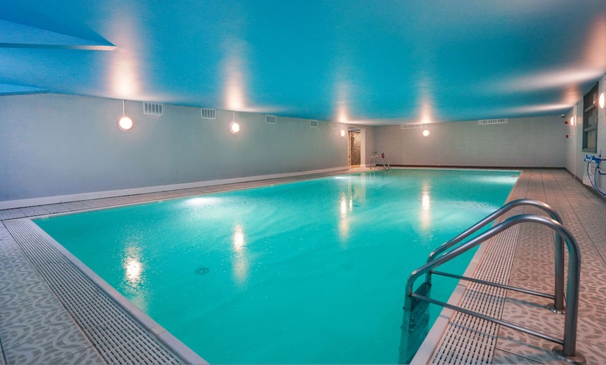 Image 2: 4* Lancashire: Stay for up to 4 with Spa access