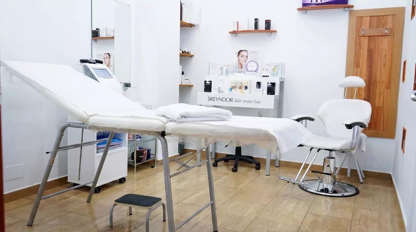 Manicura y/o pedicura normal o semipermanente