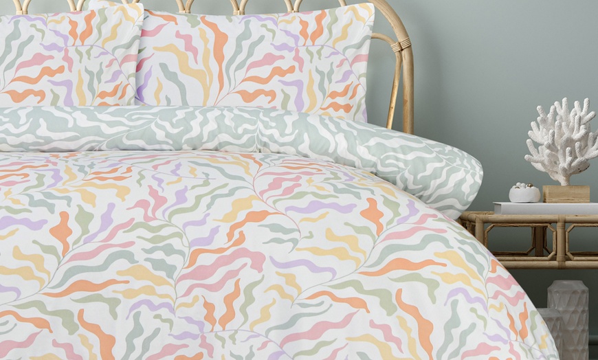 Image 7: Pastel Waves-Theme Duvet Set