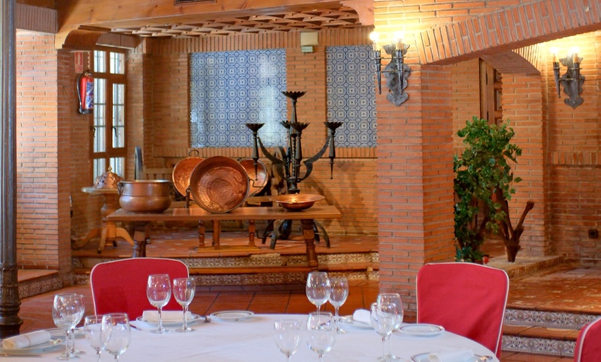 Image 15: Menú degustación con aperitivo, entrantes, principal y postre