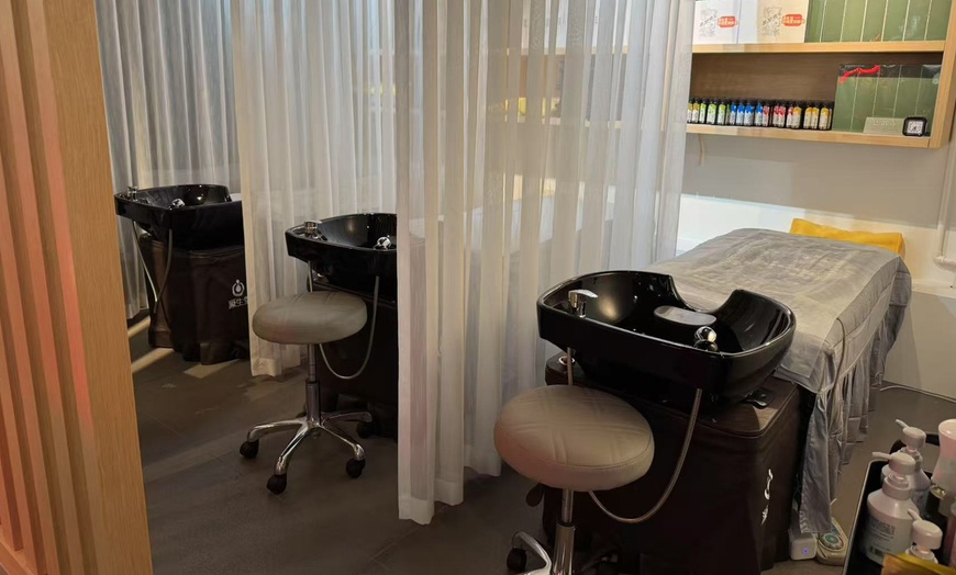 Image 2: Deep Scalp Cleansing – Hydra-Treatment or Hair Soothing (75 Min)
