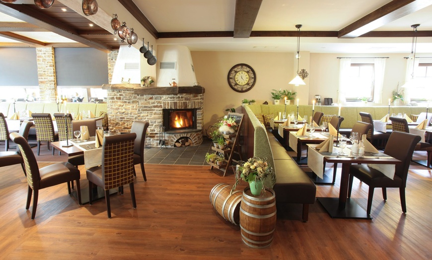 Image 15: Mosel: Doppelzimmer mit Frühstück, Kuchenbuffet und Bio-Sauna